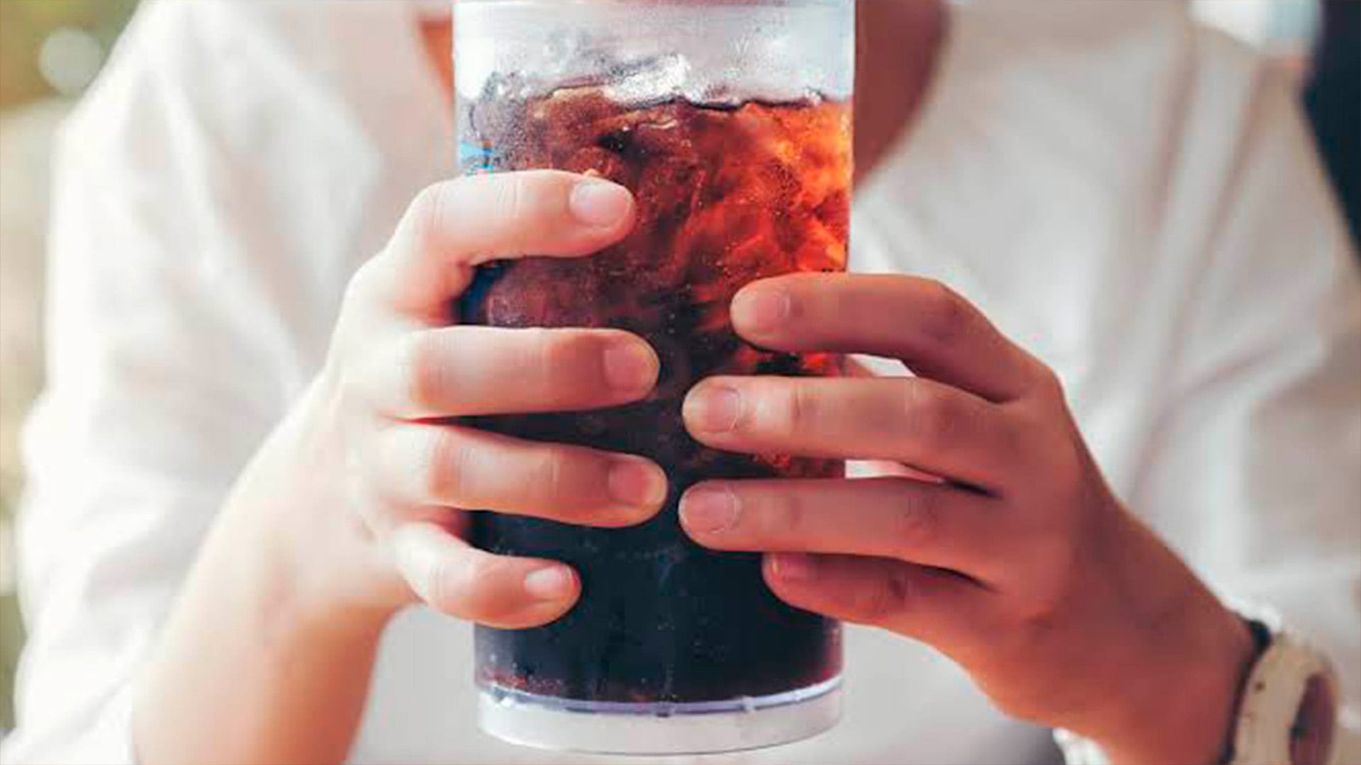 El consumo excesivo de estas bebidas daña el músculo cardíaco y contribuye al desarrollo de hipertensión arterial.Credito: (Foto: Cortesía UNAM)