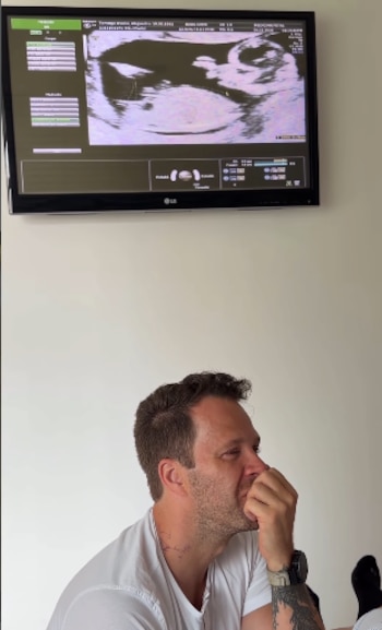 El cantante conmovido a las