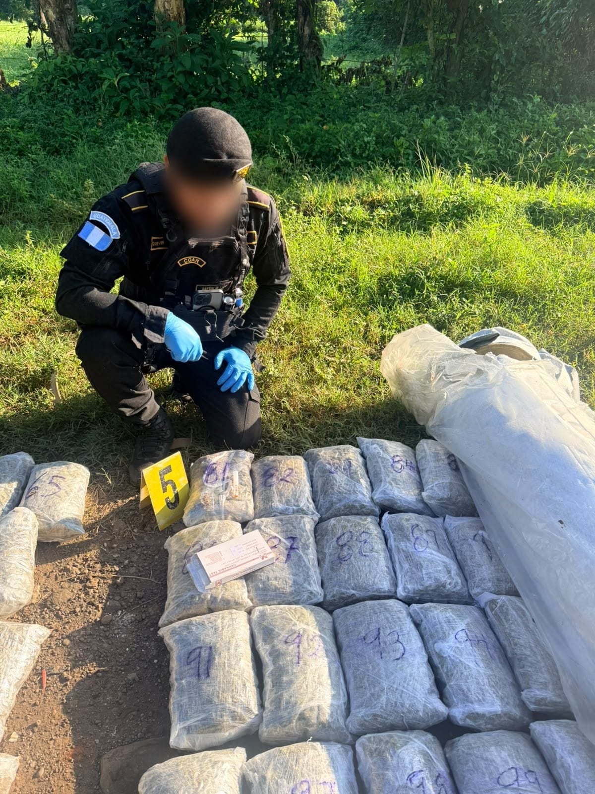 La Policía Nacional Civil calculó el valor comercial del cargamento en 18.573.854 quetzales. (PNC de Guatemala)