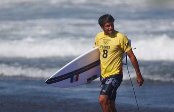 El surfista Jeremy Flores durante
