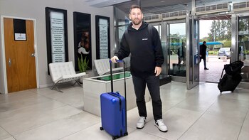 La llegada de Messi y Dibu Martínez para enfrentar a Ecuador