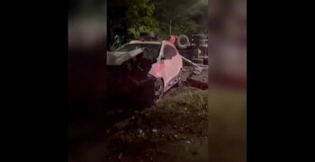 La volqueta chocó contra un vehículo que tenía varios ocupantes. Foto: captura de pantalla Denuncias Antioquia.