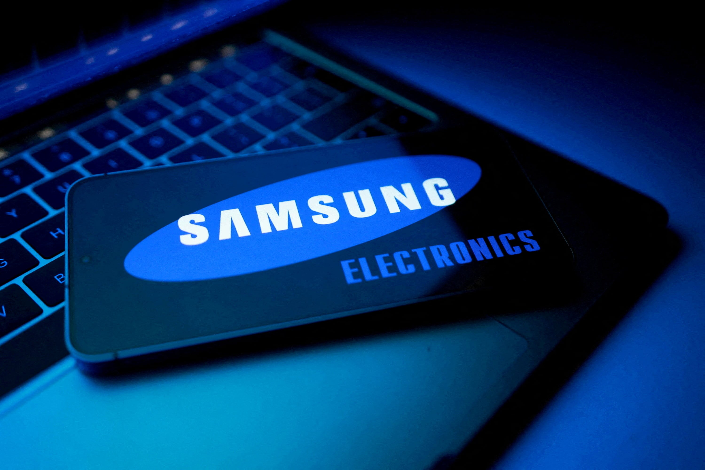 FILE PHOTO: A Samsung Electronics logo appears in this illustration taken August 25, 2025. REUTERS/Dado Ruvic/Illustration/File Photo/File Photo
