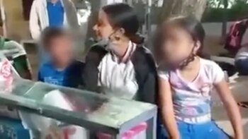 Madre fue grabada mientras trabajaba