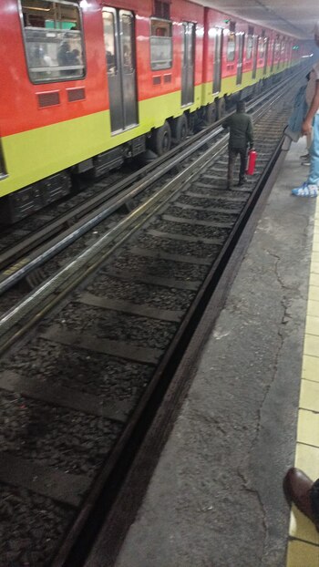 Personal del Metro de la