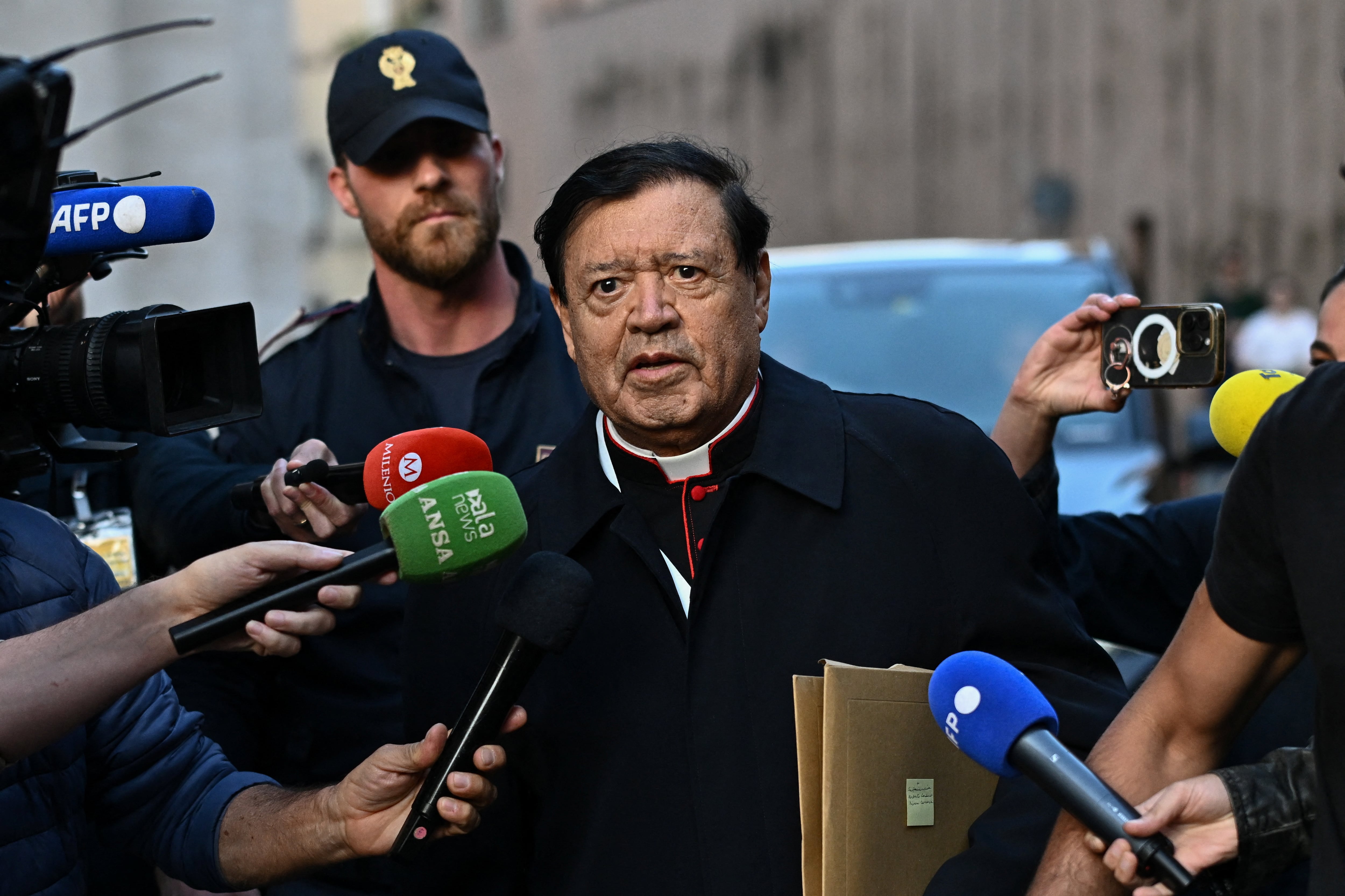 El gobierno de la CDMX fue multado por no cumplir la sentencia de regresar más de 1.3 mdp en impuestos mal cobrados al cardenal Norberto Rivera (REUTERS/Dylan Martinez)