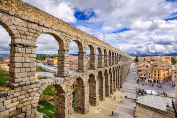 Ciudad de Segovia (Adobe Stock).