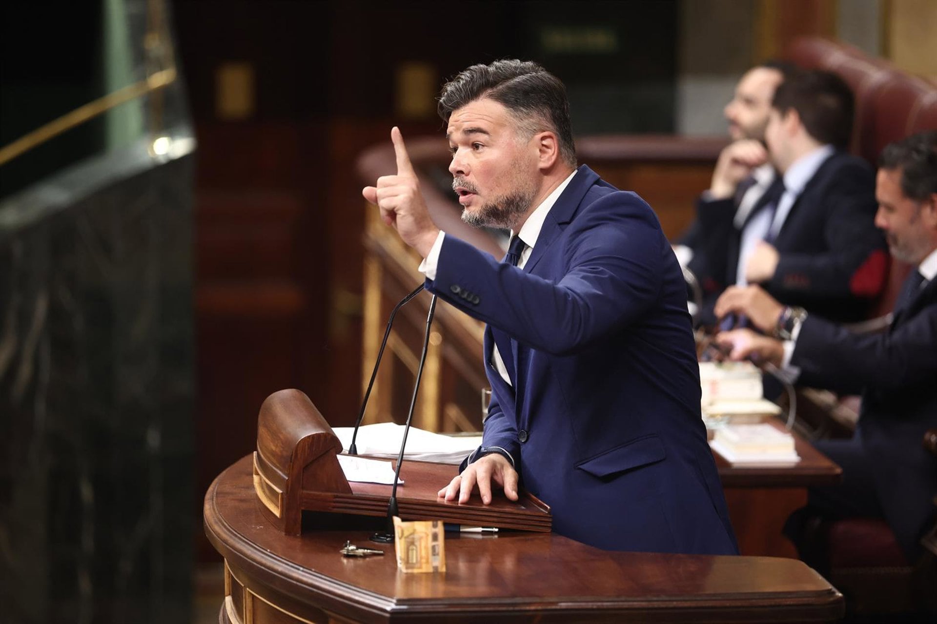 02/10/2026 El portavoz de ERC en el Congreso, Gabriel Rufián, interviene durante una sesión plenaria, en el Congreso de los Diputados, a 2 de octubre de 2026, en Madrid (España). El Congreso vota hoy la convalidación o derogación de los dos Reales Decretos en materia de vivienda publicados por el Gobierno esta semana en el BOE. En concreto se tratan del Real Decreto-ley 26/2026, de 29 de septiembre, por el que se adoptan medidas urgentes para la protección de la función social de la vivienda y la ampliación de la oferta de vivienda asequible, y del Real Decreto-ley 27/2026, de 29 de septiembre, por el que se adoptan medidas urgentes para reforzar la estabilidad de los contratos de arrendamiento de vivienda habitual.POLITICA Eduardo Parra - Europa Press