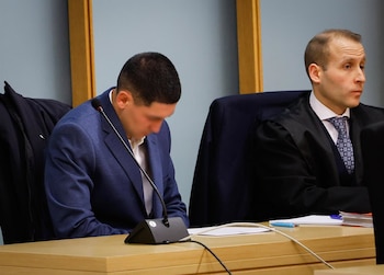 02/02/2026 El acusado junto a su abogado durante un juicio en la Audiencia de Burgos, a 2 de febrero de 2026, en Burgos, Castilla y León (España). La Audiencia de Burgos acoge desde hoy el juicio con jurado popular por la muerte del joven vallisoletano Sergio Delgado, fallecido el 24 de febrero de 2024 al recibir un puñetazo en pleno rostro tras identificarse como vallisoletano mientras participaba en una despedida de soltero en la capital burgalesa. La Fiscalía y la acusación particular se presentan con las peticiones de 12 y 20 años de cárcel, respectivamente, por un delito, por el mismo orden, de homicidio doloso y de asesinato.
POLITICA
Tomás Alonso - Europa Press