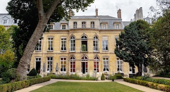 El Banco de Francia, propietario de los edificios, sacó a la venta el complejo por 100 millones de euros (112 millones de dólares)