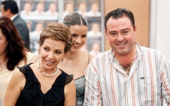 Manuel Bibriesca y su madre