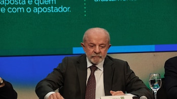 Lula prohíbe las apuestas en línea en Brasil a nueve días de las elecciones y las tilda de "cáncer"