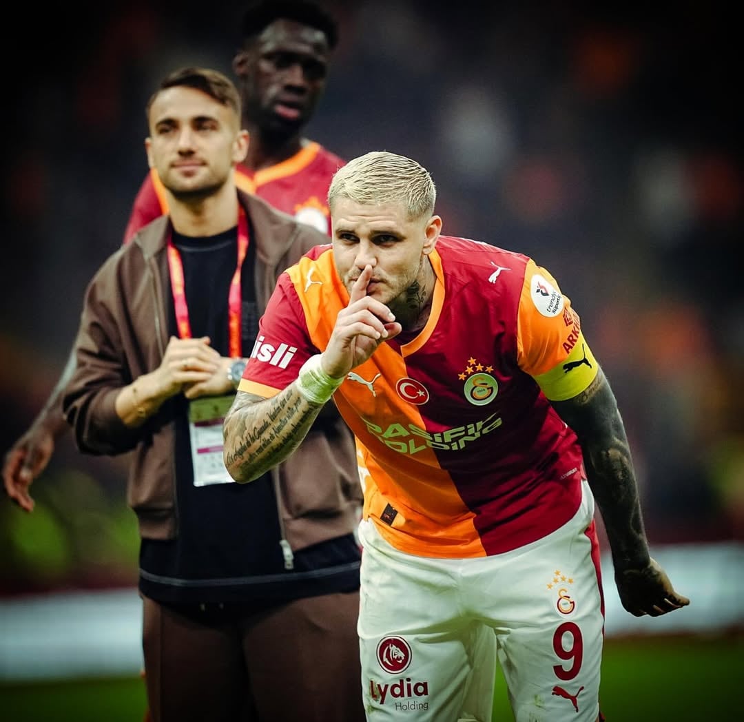 Mauro Icardi hace un gesto de silencio durante un partido del Galatasaray (Instagram)