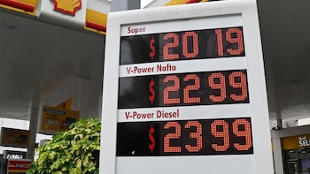 Por primera vez desde el inicio de la guerra en Medio Oriente se ven bajas en el precio de la nafta en CABA