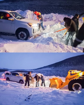 En Antofagasta de la Sierra, un hombre de 57 años quedó atascado con una Toyota Hilux en La Punilla por la acumulación de nieve en la Puna catamarqueña