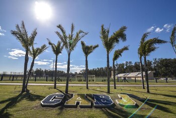 Las siglas a color de