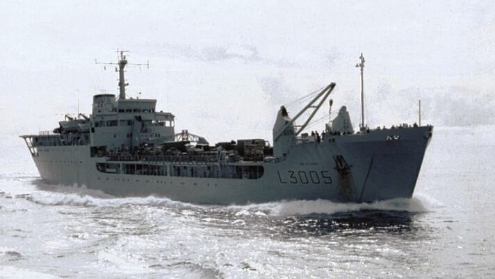 El Sir Galahad, antes del ataque. Transportaba hombres de la Guardia Galesa. Fotografía Wikipedia.