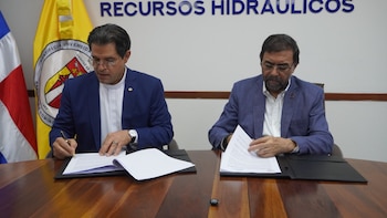 El Instituto de Recursos Hidráulicos y Universidad Católica suscriben acuerdo para fortalecer gestión del agua en República Dominicana