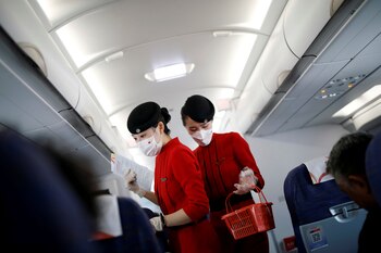 Tripulación de Sichuan Airlines (Reuters)