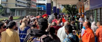 Por las aglomeraciones de usuarios