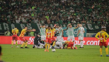El jugador podría quedar fuera de las canchas por una luxofractura en el tobillo de la pierna derecha