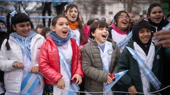 2.500 alumnos hicieron su Promesa de Lealtad a la Bandera en Lomas de Zamora