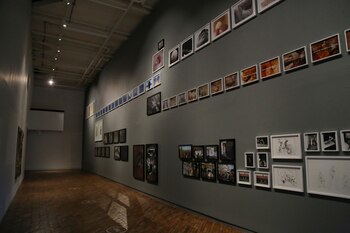 El Museo de Arte Moderno de Bogotá (MAMBO) inaugura Nada que cesa, del artista Fernando Arias nacido en Armenia, Colombia reconocido internacionalmente por su trabajo con el cuerpo, el género y la sexualidad.