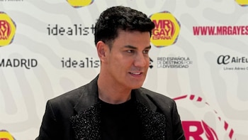 Alejandro de Miguel sobre sus diseños para Doña Sofía: "Es un orgullo vestir a la reina más elegante del mundo"