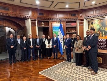 Representantes de la AHPEE y el COHEP participaron en el encuentro con autoridades gubernamentales. (FOTO: COHEP)