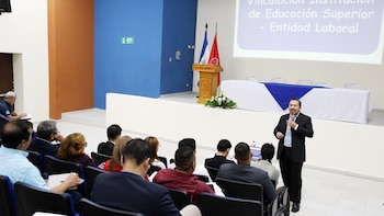 La Universidad de El Salvador impulsa modelo dual de formación académica y práctica