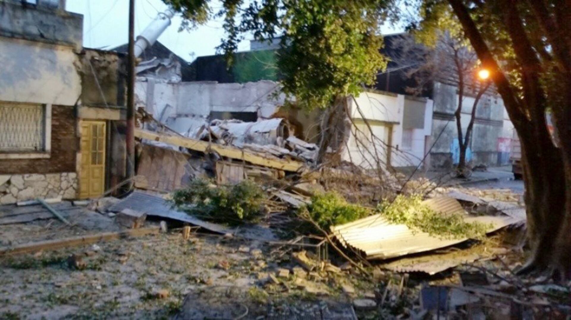 Explosión y derrumbe del laboratorio Apolo, en el sur de Rosario (Archivo)