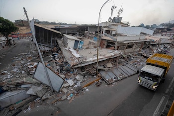 Cuatro españoles muertos, 14 siguen bajo los escombros y todavía hay 106 desaparecidos tras el doble terremoto en Venezuela. (EFE/ Ronald Peña R)