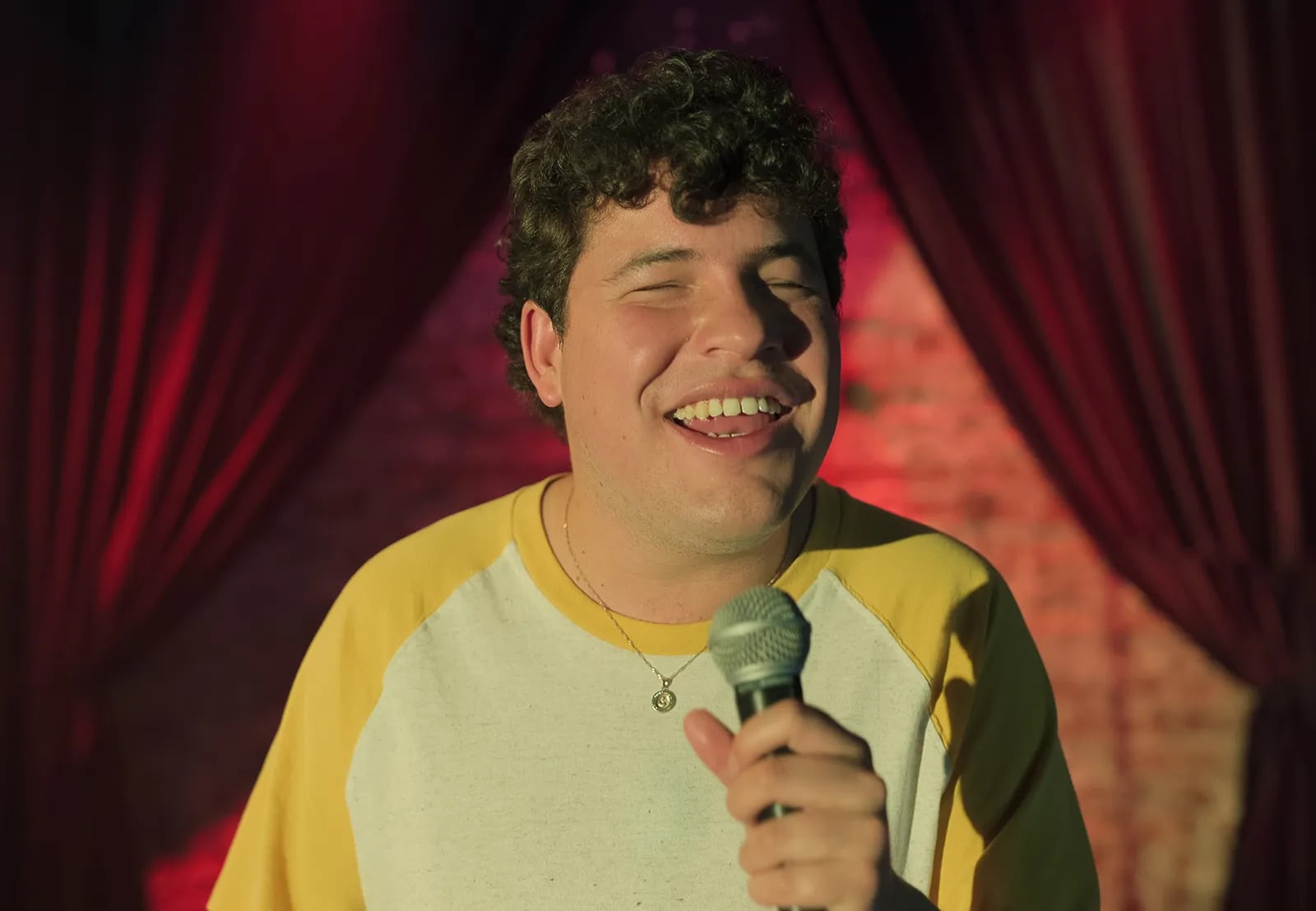Ojitos de Huevo lanza una convocatoria en redes sociales para encontrar a su telonero, invitando a nuevos talentos de stand up mexicanos a participar