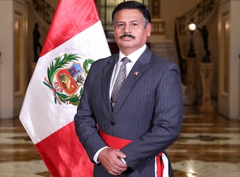 Hugo Barragán juramentó como nuevo