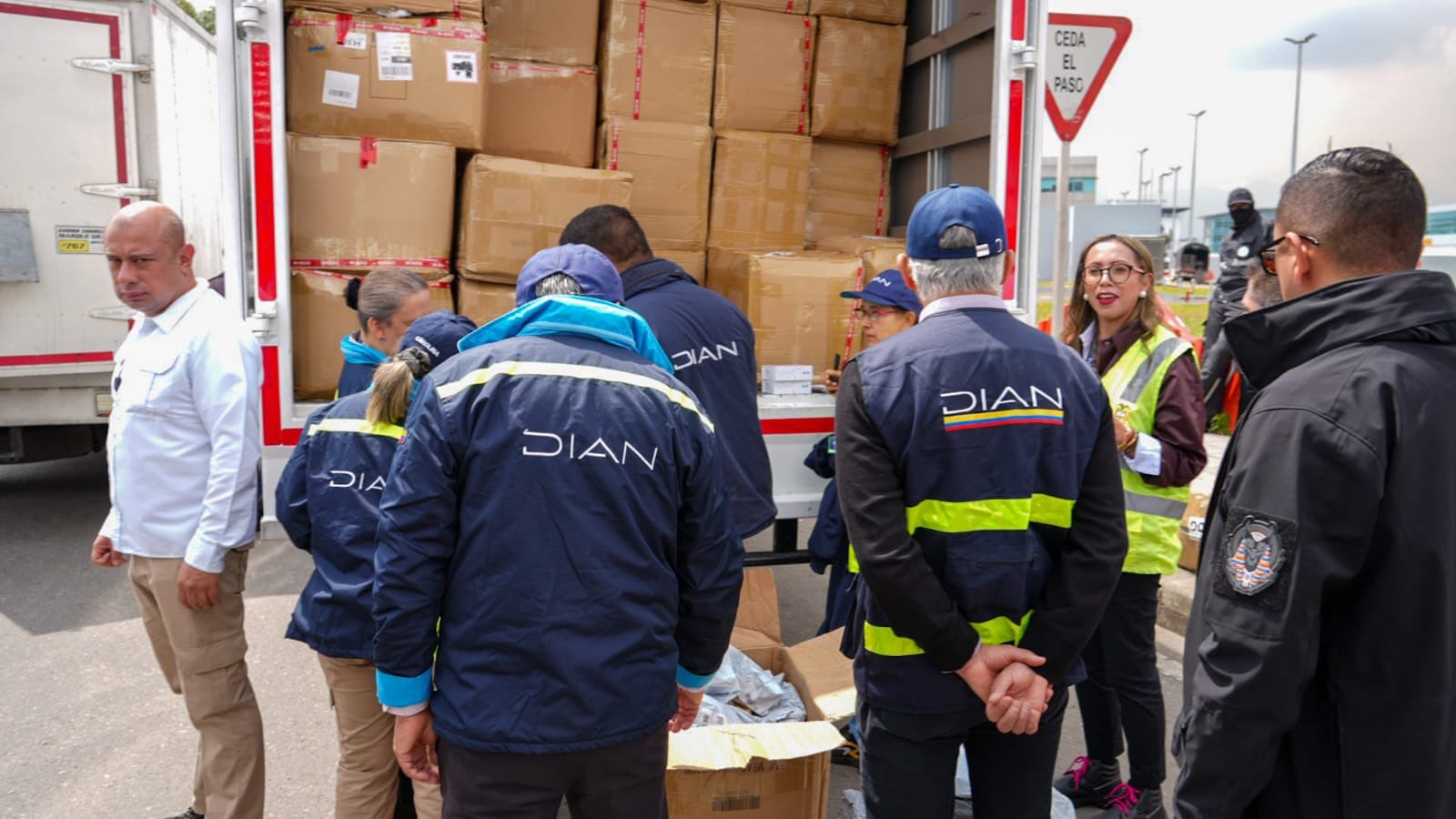 Las incautaciones en el rubro de máquinas, aparatos eléctricos y sector afines sumaron 547 casos por más de $20.288 millones en 2026 - crédito @DIANColombia/X