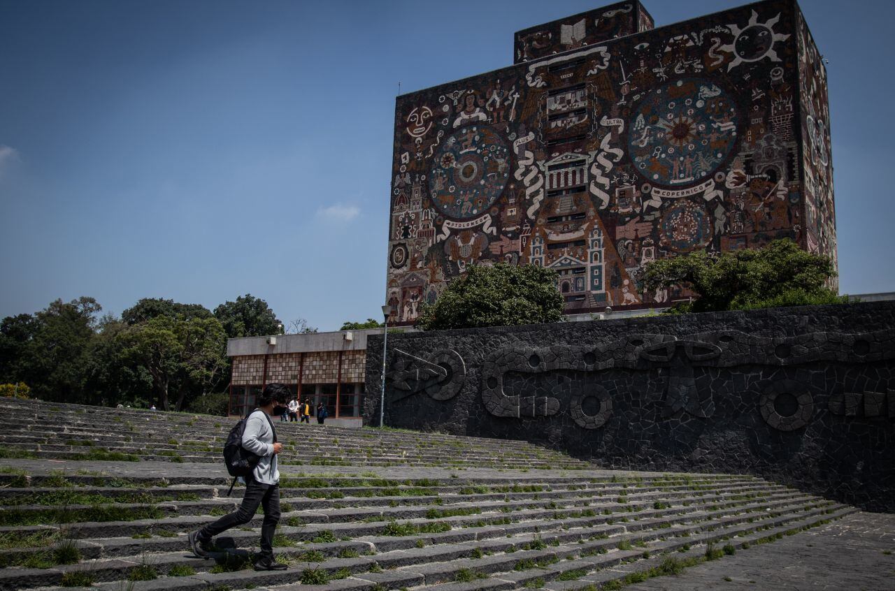 La credencial de ex alumno se tramita en Tienda UNAM FOTO: ANDREA MURCIA /CUARTOSCURO.COM
