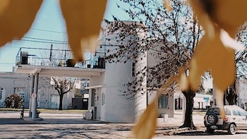 Pérez Bravo alquila casa un