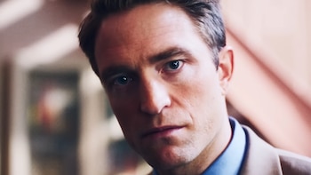Robert Pattinson persigue depredadores sexuales en el tráiler de ‘Primetime’