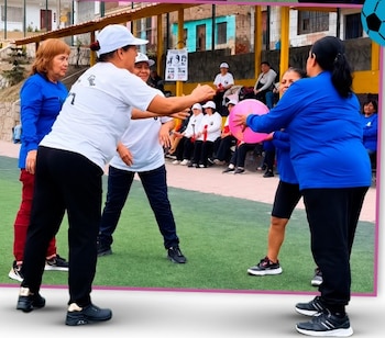 Cuatro de cada cinco peruanos son sedentarios y un proyecto juvenil busca revertirlo entre adultos mayores de Lima Sur
