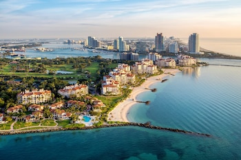 Fisher Island, el exclusivo islote privado frente a Miami que hasta este año fue el código postal más caro de Estados Unidos, símbolo del lujo y la privacidad en Florida (BARNES Miami)
