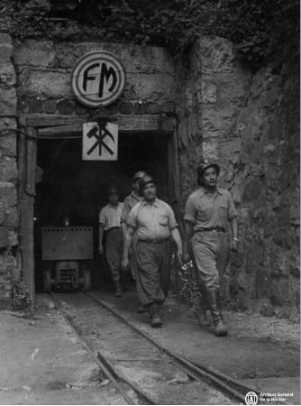 Trabajadores en Zapla. El descubrimiento del yacimiento produjo un crecimiento explosivo en la región (Archivo General de la Nación)