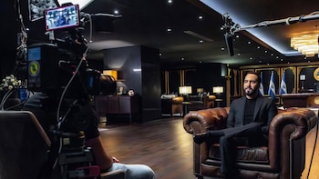 Bukele, protagonista de “Hasta encontrarte”: