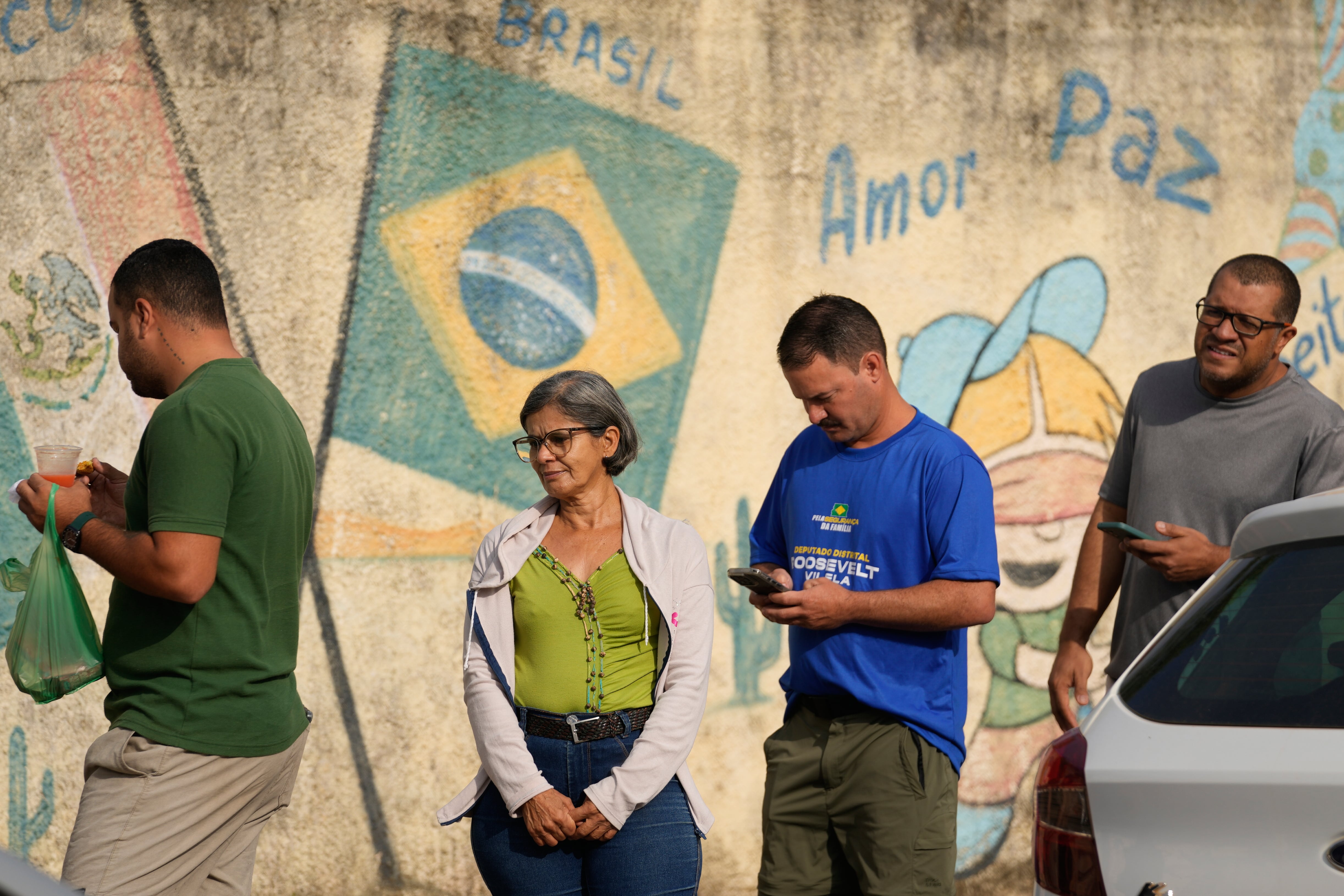 Las mujeres son mayoría entre los votantes en Brasil. A lo largo de la historia tuvieron el voto prohibido, no obligatorio y solo permitido con permiso de maridos. (Foto AP/Eraldo Peres)