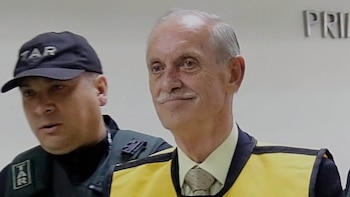 La presunta instrucción de no apelar ni intervenir en causas de derechos humanos podría beneficiar a presos como Miguel Krasnoff, condenado a mas de mil años de cárcel.