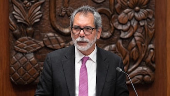 Edgar Amador reconoce ante el Senado que la deuda pública alcanzará 55% del PIB pero será sostenible