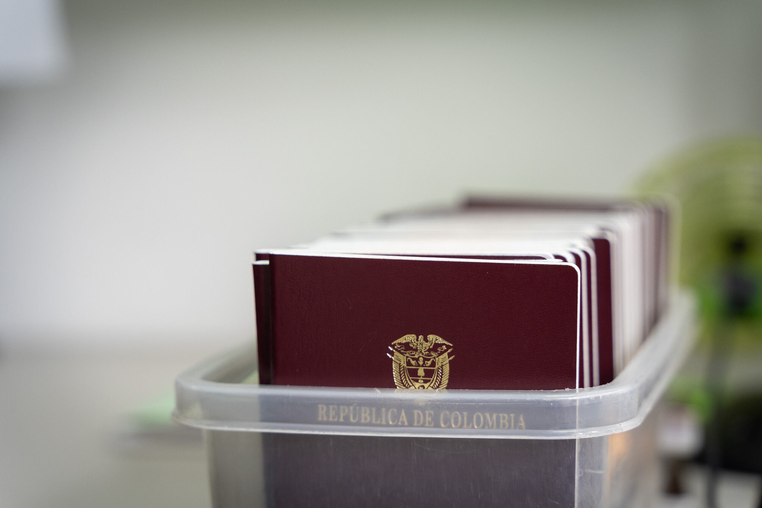 El acuerdo técnico con Portugal enfrenta retrasos y ajustes, mientras la Imprenta Nacional y la Cancillería evalúan alternativas para garantizar la continuidad en la expedición de documentos de viaje en Colombia - crédito Cancillería de Colombia