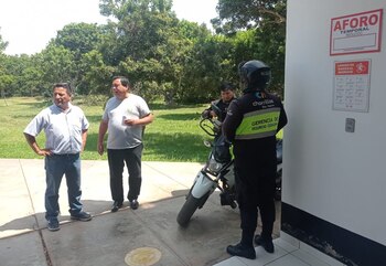 Policías ingresaron al Centro Cultural