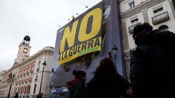 Greenpeace despliega en Madrid una