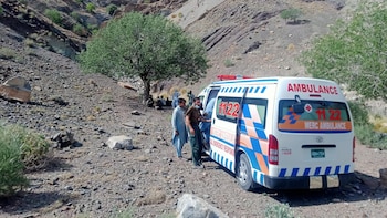 Mueren 16 personas tras chocar un autobús y una furgoneta de pasajeros en Pakistán