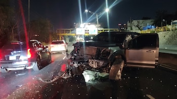 En FOTOS: Así fue el aparatoso accidente en Morones Prieto que dejó al menos tres lesionados y vialidad afectada